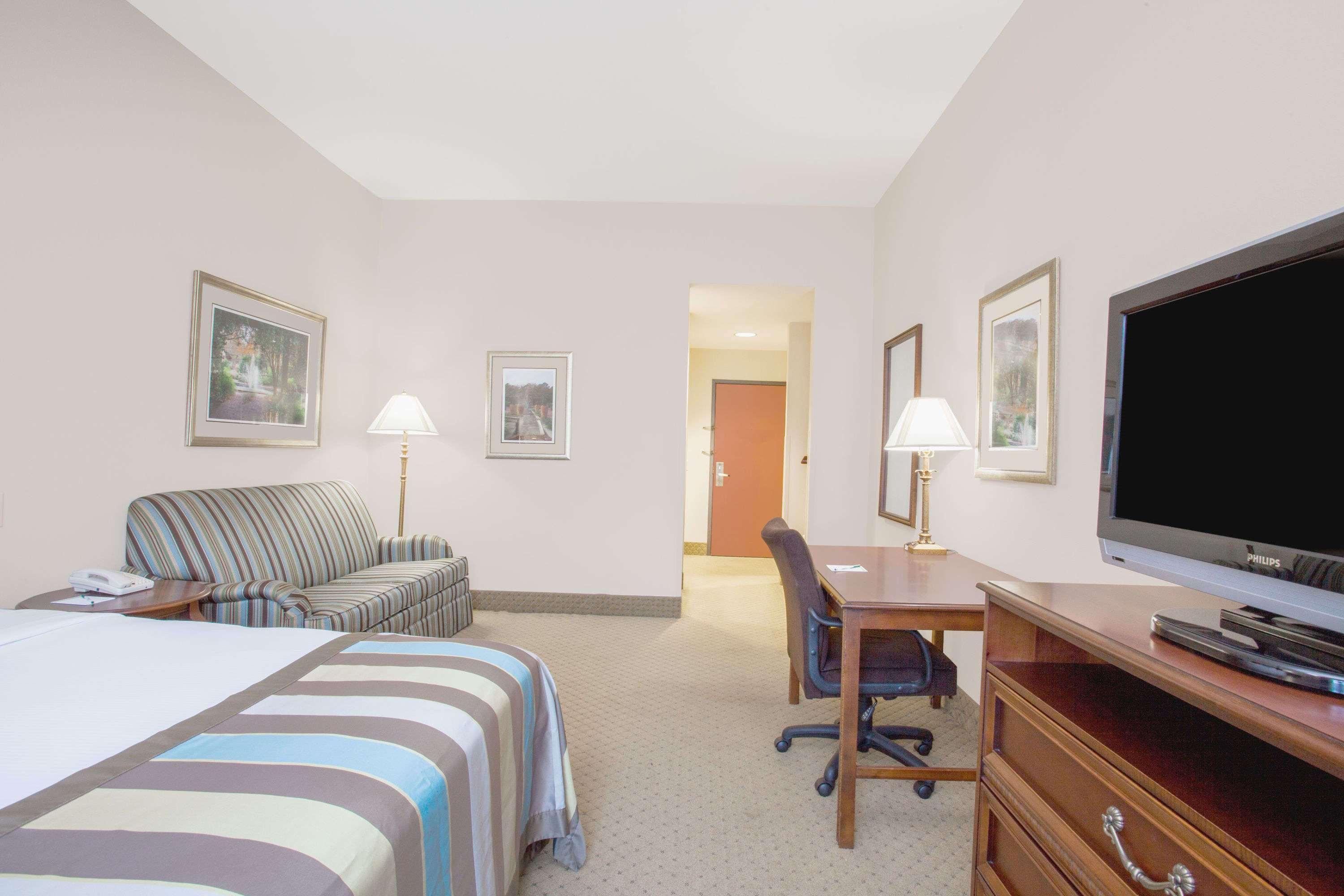 Wingate By Wyndham Columbia/Lexington Hotel Exterior photo