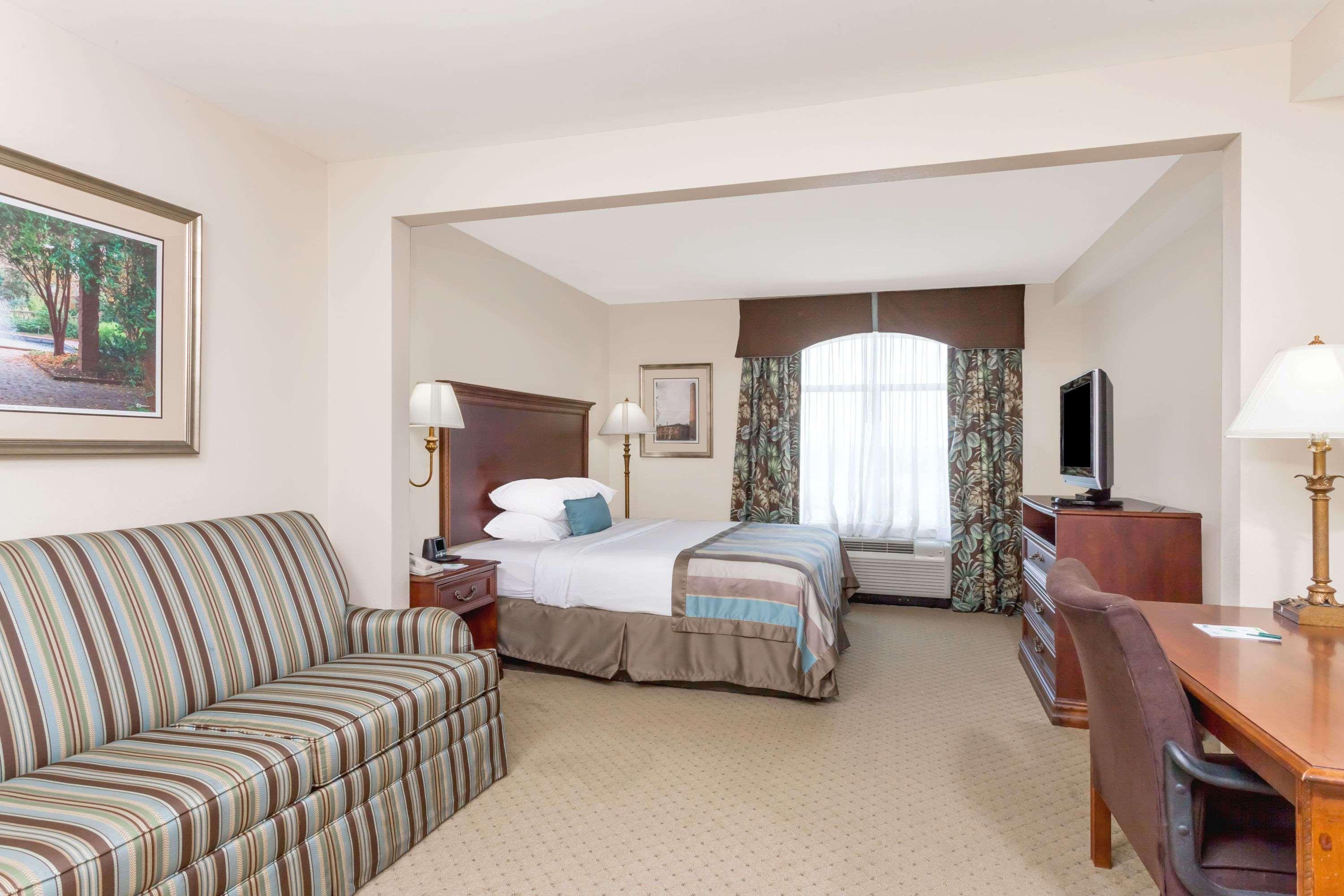Wingate By Wyndham Columbia/Lexington Hotel Exterior photo